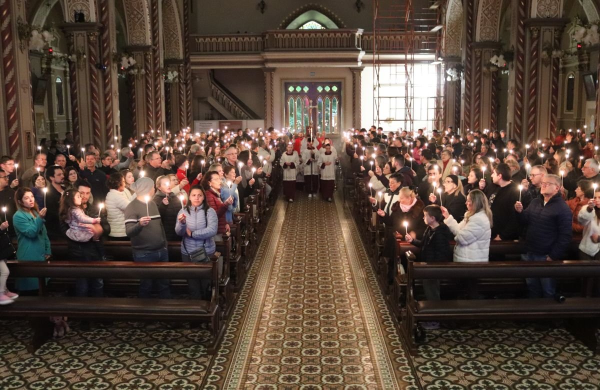 Foto de capa da notícia Catedral de Caxias do Sul celebra Pentecostes com a festa da unidade, momento de oração e confraternização