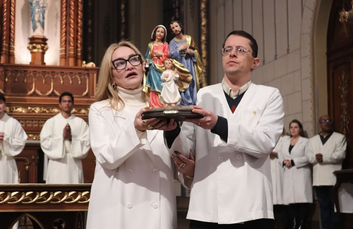 Foto de capa da notícia Missa na Catedral de Caxias celebra o Dia dos Pais e abre a Semana da Família com a renovação das promessas matrimoniais