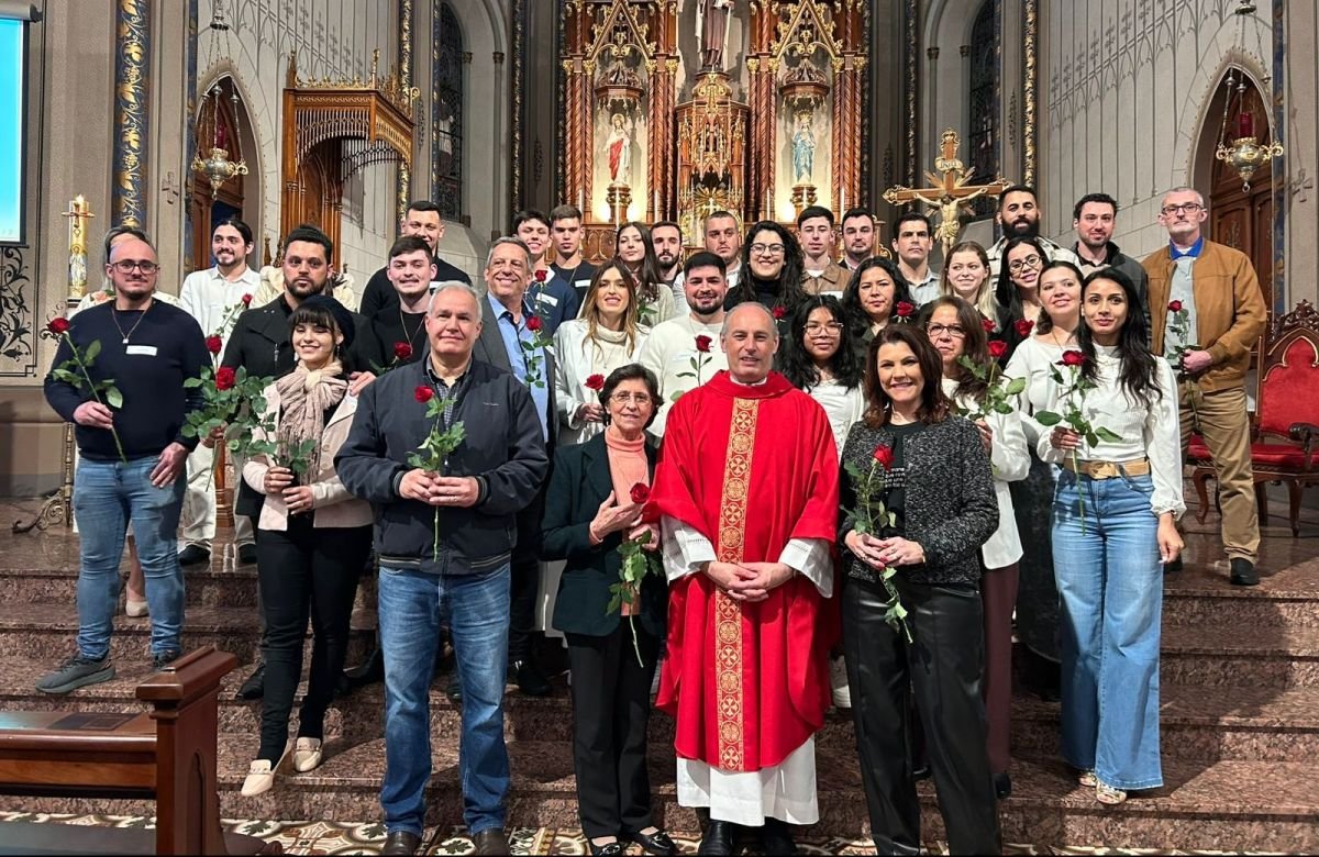 Foto de capa da notícia Catedral de Caxias vive momentos especiais com a Profissão de Fé, Batizado, Primeira Eucaristia e Crisma dos adultos