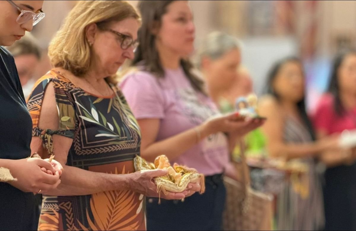 Foto de capa da notícia Domingo da Alegria é marcado pela bênção das imagens do Menino Jesus na Catedral Diocesana de Caxias do Sul