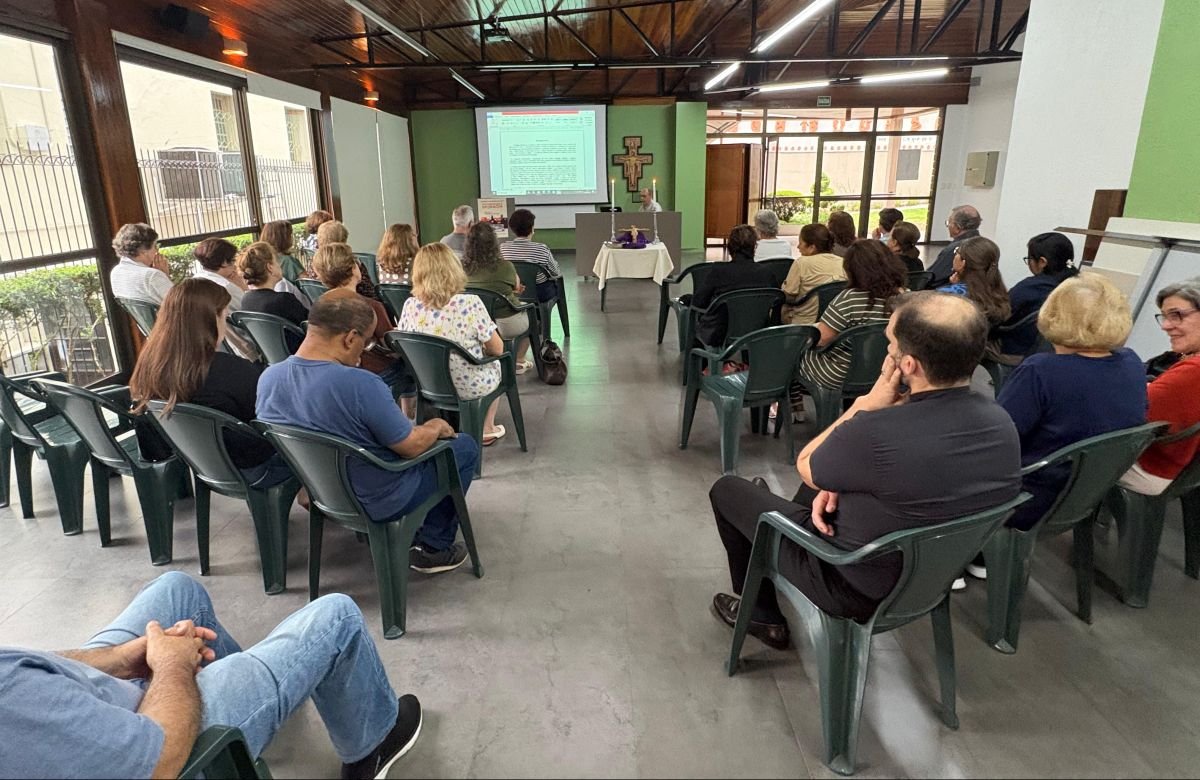 Foto de capa da notícia Catedral de Caxias do Sul reúne Ministros Extraordinários da Sagrada Comunhão para alinhar celebrações da Semana Santa