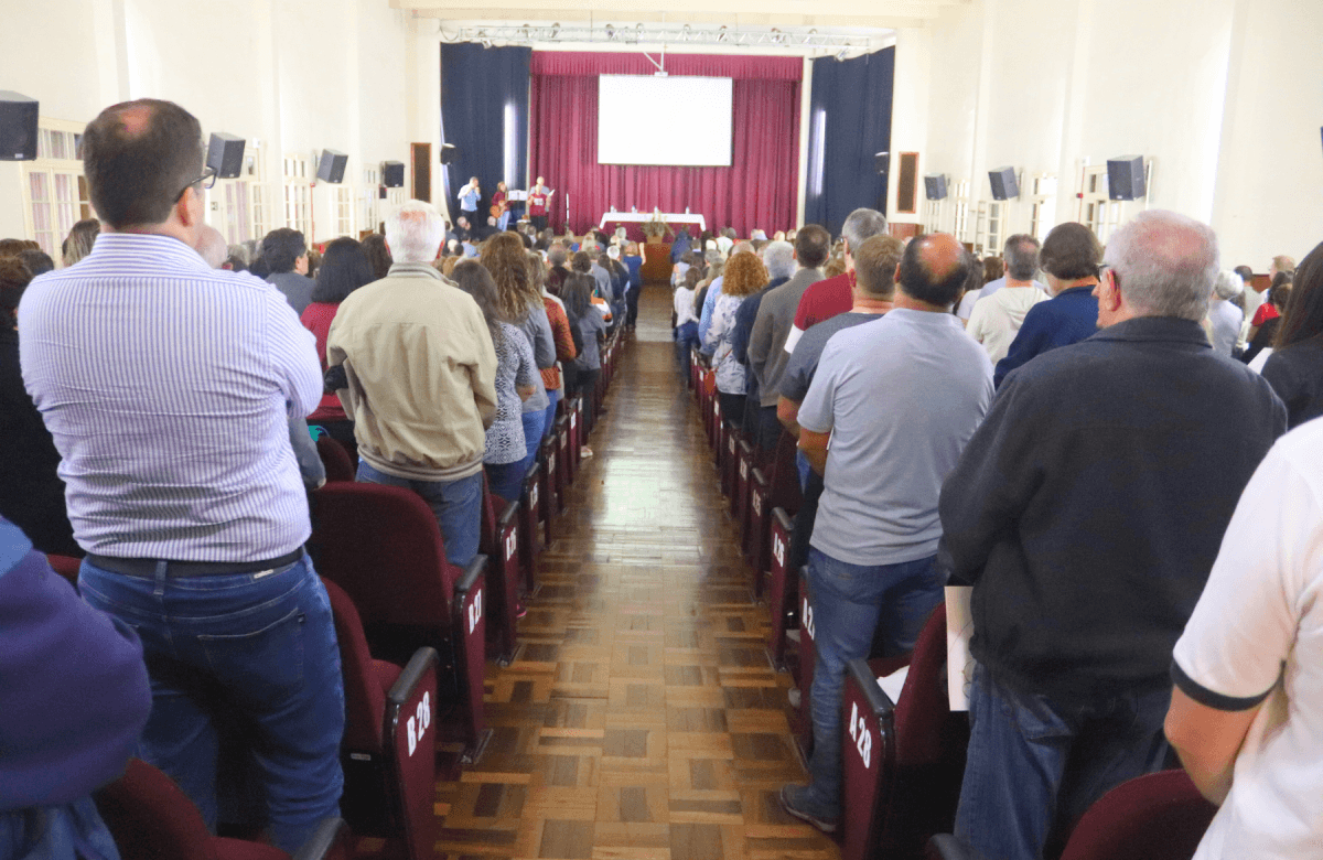 Foto de capa da notícia "A Missa vai mudar?" foi o tema que guiou a primeira noite da Semana Teológica da Diocese de Caxias do Sul