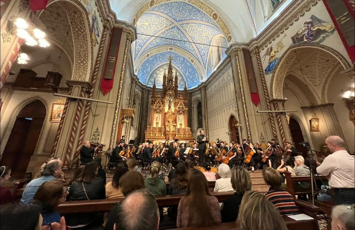 Foto de capa da notícia Catedral de Caxias do Sul lota para acompanhar o Concerto Solidário da Orquestra Acadêmica da UCS