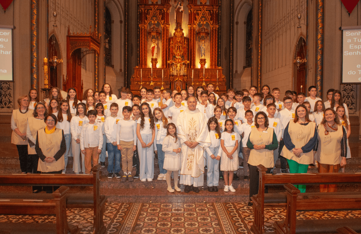 Foto de capa da notícia Catedral Diocesana de Caxias do Sul celebra a Primeira Eucaristia de 94 crianças