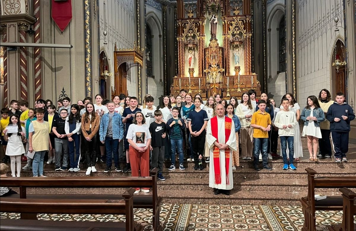 Foto de capa da notícia Catedral Diocesana de Caxias do Sul celebra a conclusão da etapa da Crisma 1 de 80 catequizandos