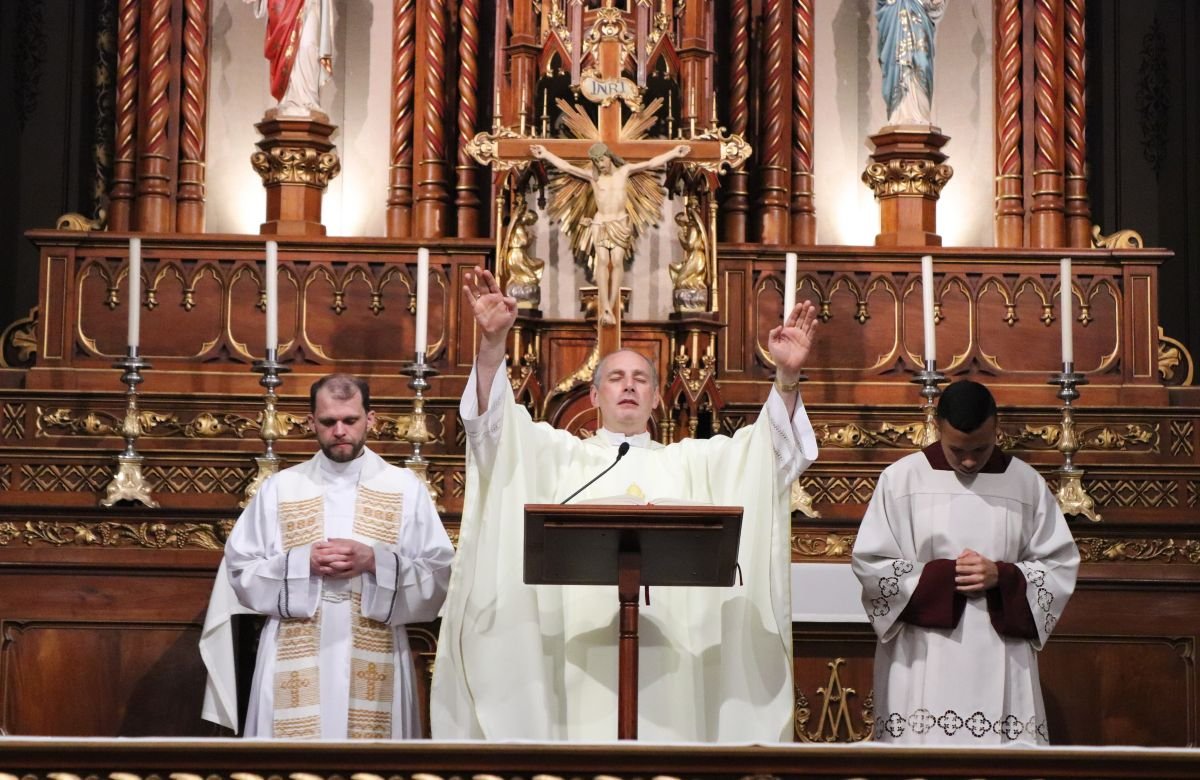 Foto de capa da notícia Paróquia da Catedral de Caxias do Sul se reúne para celebrar a vida do pároco, padre Volnei Vanassi