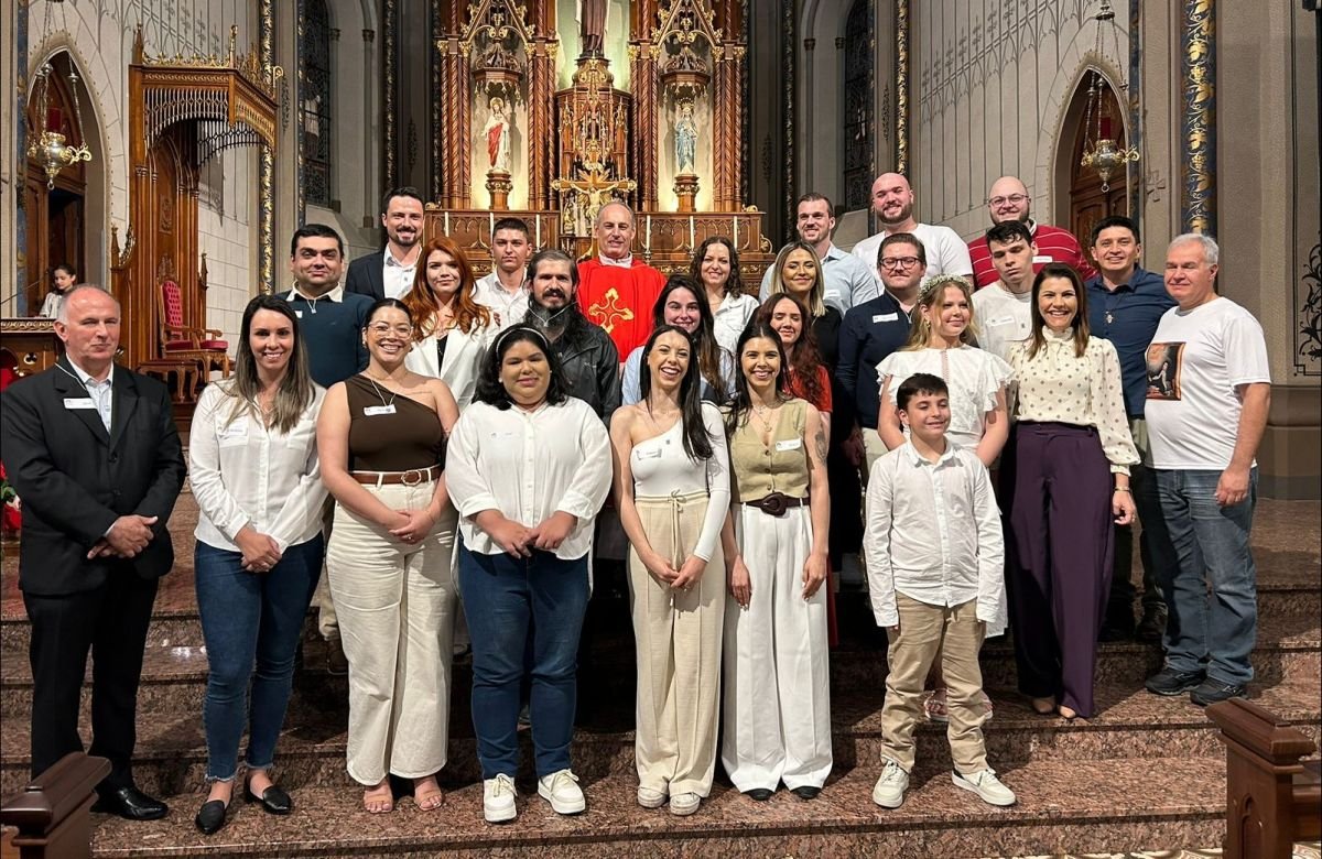 Foto de capa da notícia Catedral de Caxias celebra os sacramentos da Iniciação à Vida Cristã de adultos