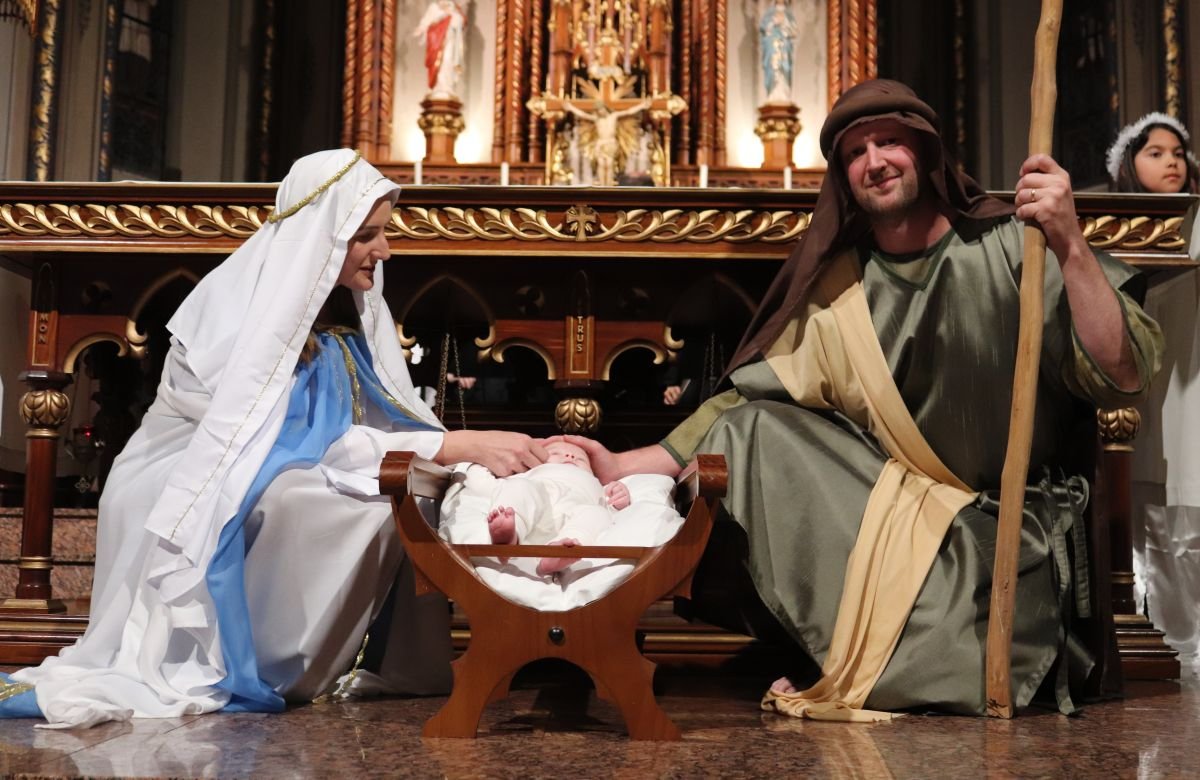 Foto de capa da notícia "Noite Luminosa", com Missa, presépio vivo e canções natalinas, marca o III Domingo do Advento na Catedral de Caxias do Sul