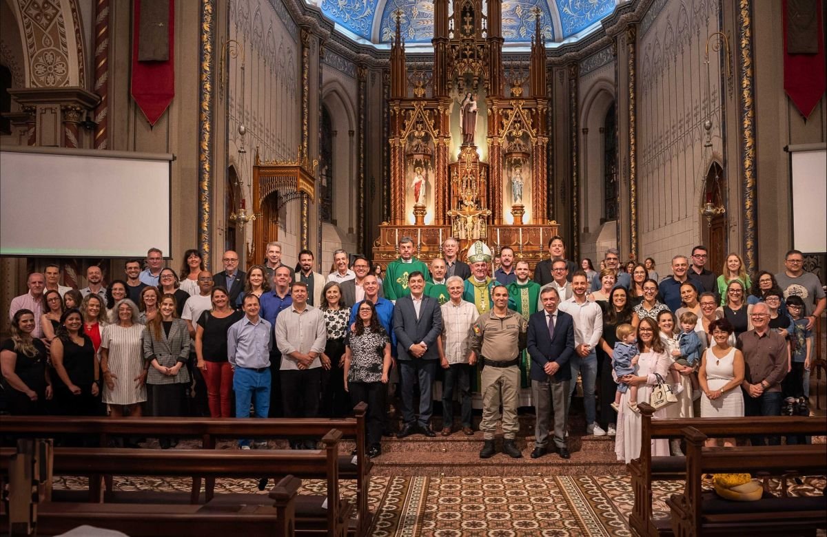 Foto de capa da notícia Catedral Diocesana sedia Missa em ação de graças pelos 58 anos da Universidade de Caxias do Sul