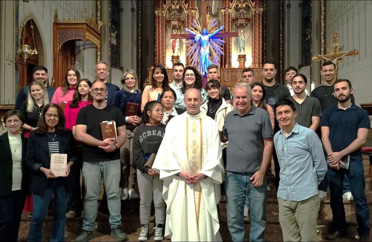 Foto de capa da notícia Catedral de Caxias do Sul celebra apresentação das turmas de catequizandos adultos e realiza a entrega da Bíblia