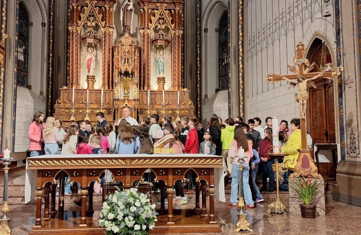 Foto de capa da notícia Catequizandos da primeira etapa participam do rito de entrega do Pai Nosso,  na Catedral de Caxias