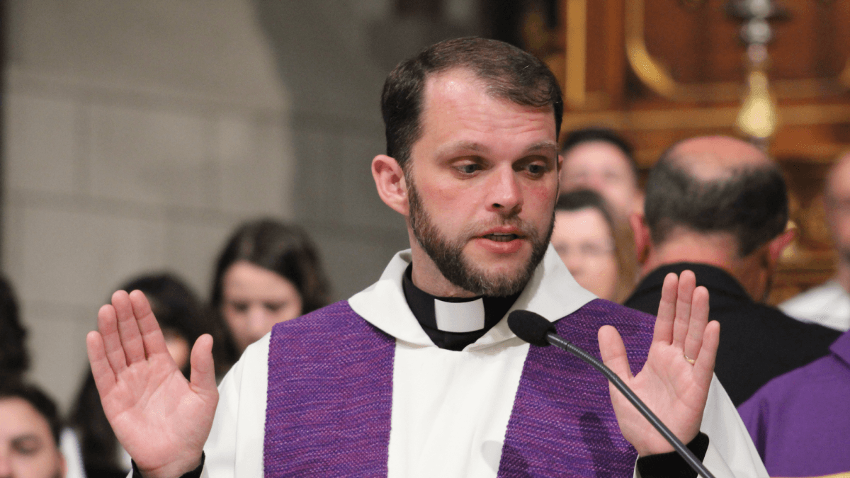 Catedral Diocesana de Caxias do Sul acolhe o padre Tiago Camozzato como novo vigário paroquial