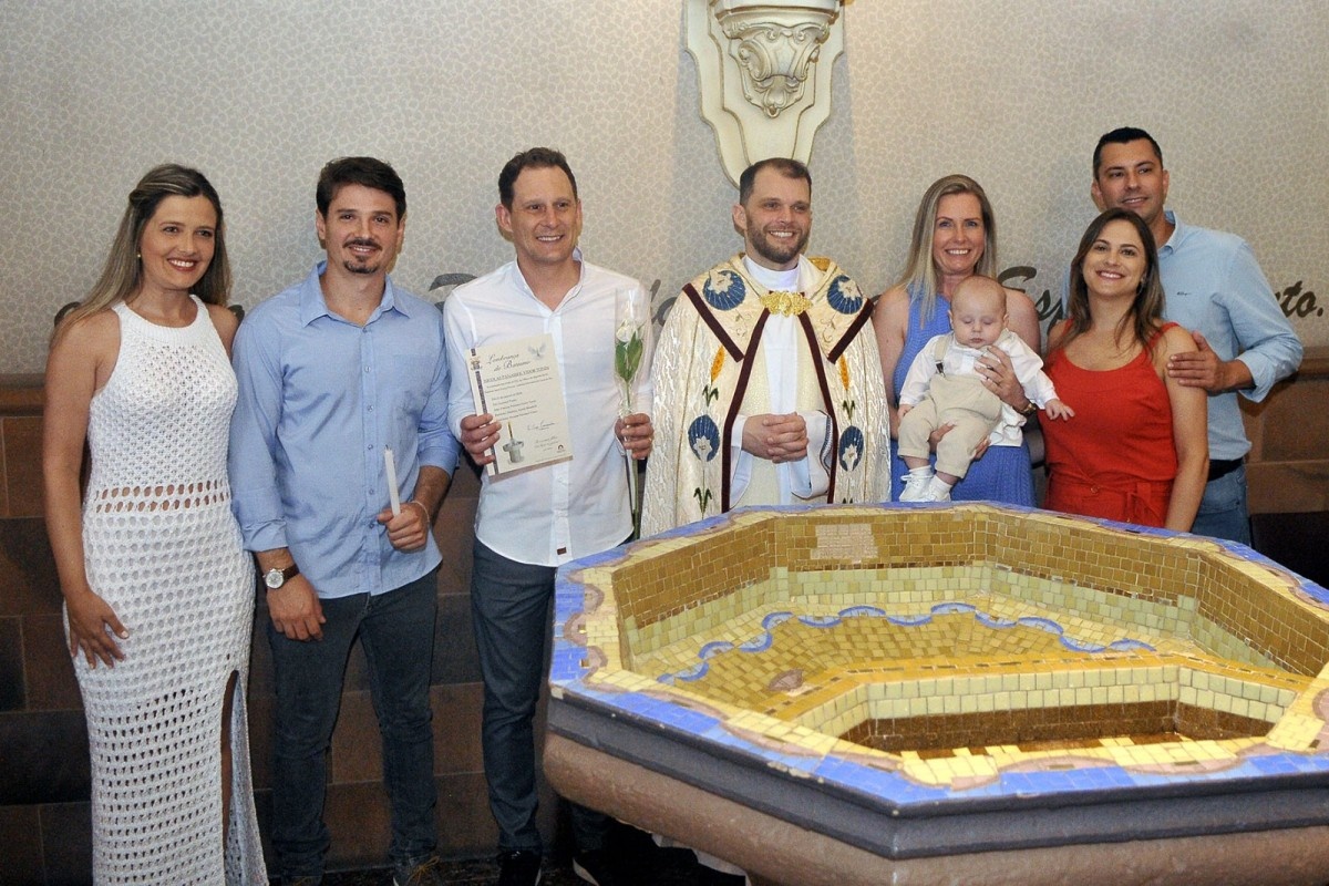 Catedral de Caxias acolhe novos cristãos com o Sacramento do Batismo, no início de 2024