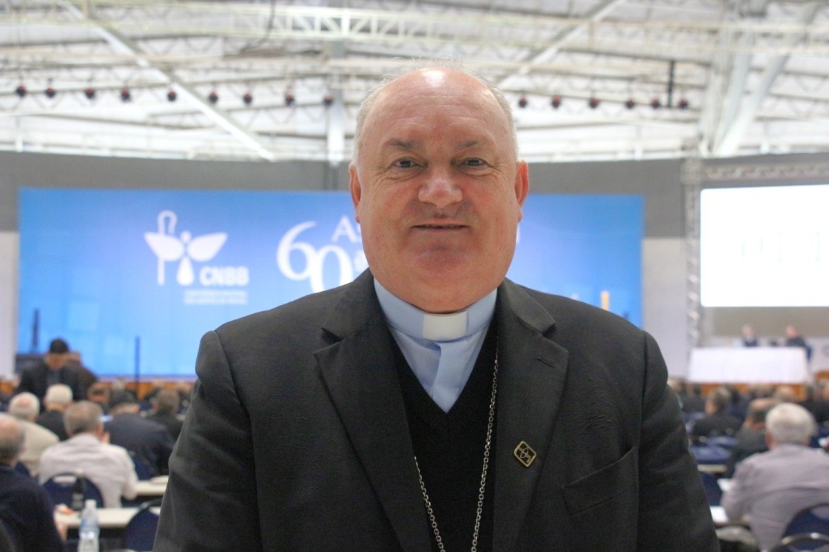 Dom José Gislon e Dom Alessandro Ruffinoni embarcam para a 61ª Assembleia Geral da CNBB, em Aparecida