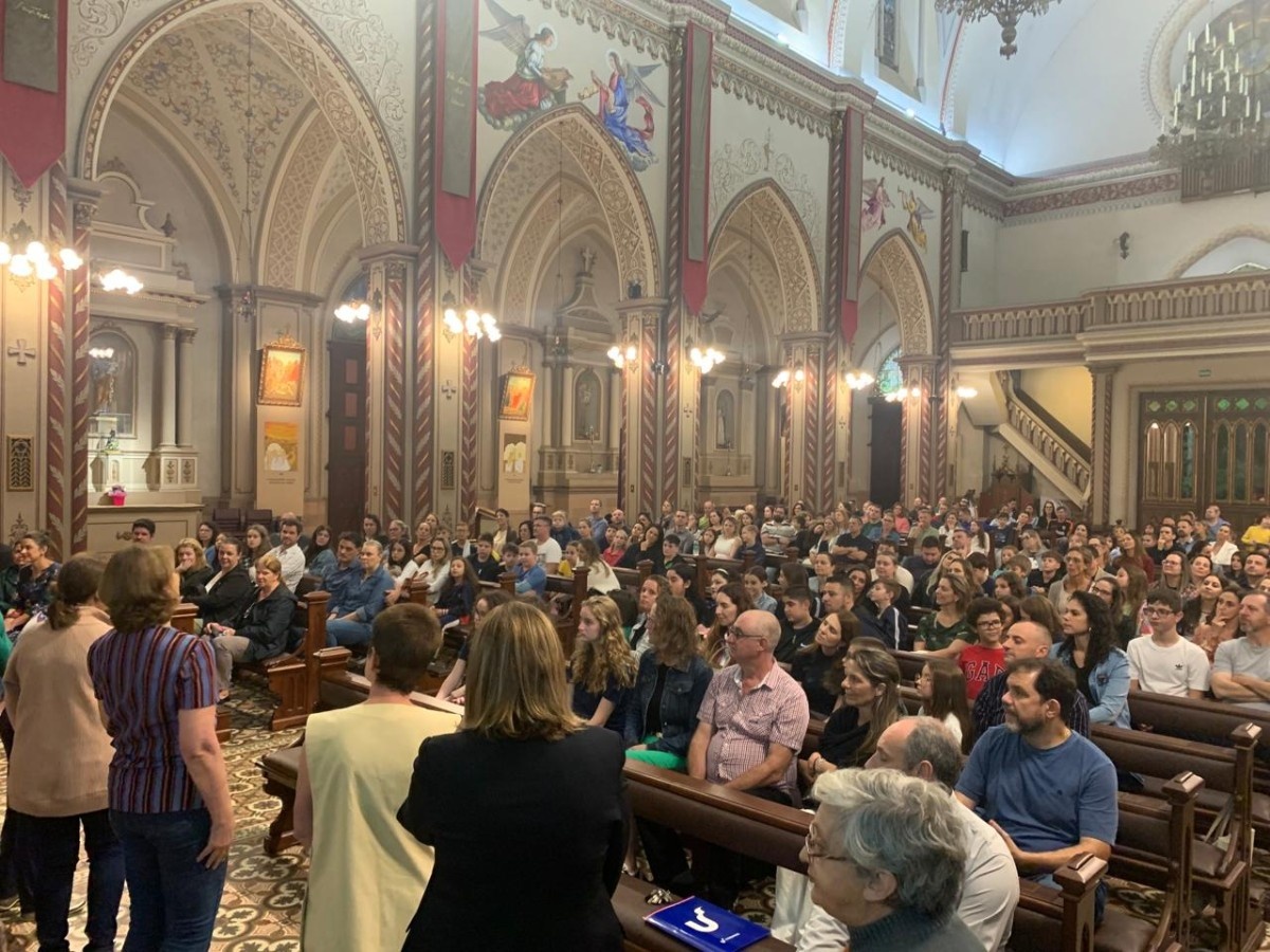 Pais e familiares dos catequizandos da Catedral Diocesana participam de encontros de início de ano