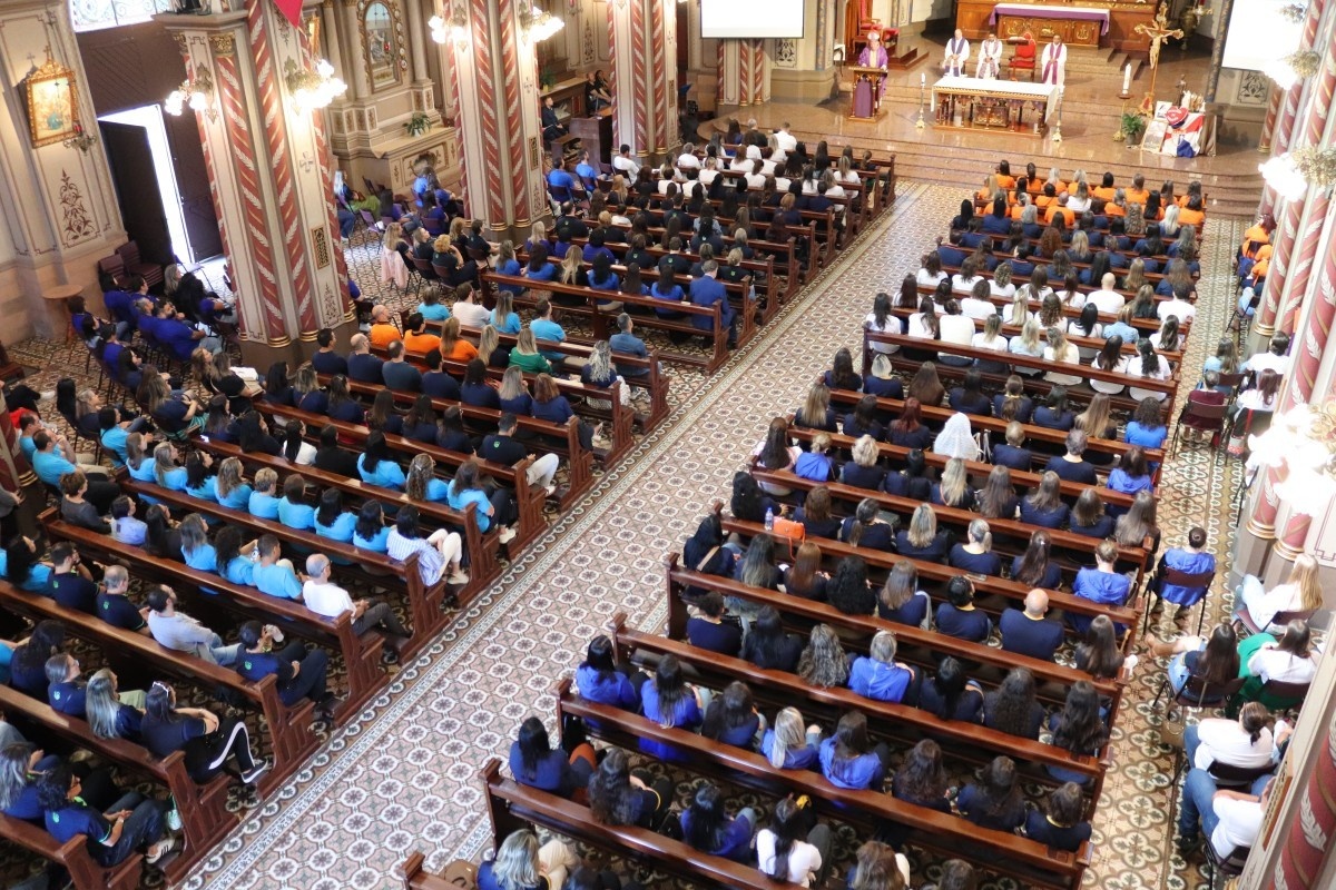 Missa presidida por Dom José Gislon marca o Dia ANEC 2025, com professores das escolas de inspiração católica