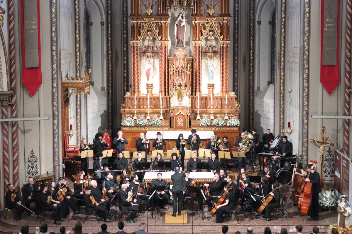 Concerto da Orquestra Acadêmica da UCS na Festa de Santa Teresa D'Ávila emociona o público na Catedral Diocesana de Caxias