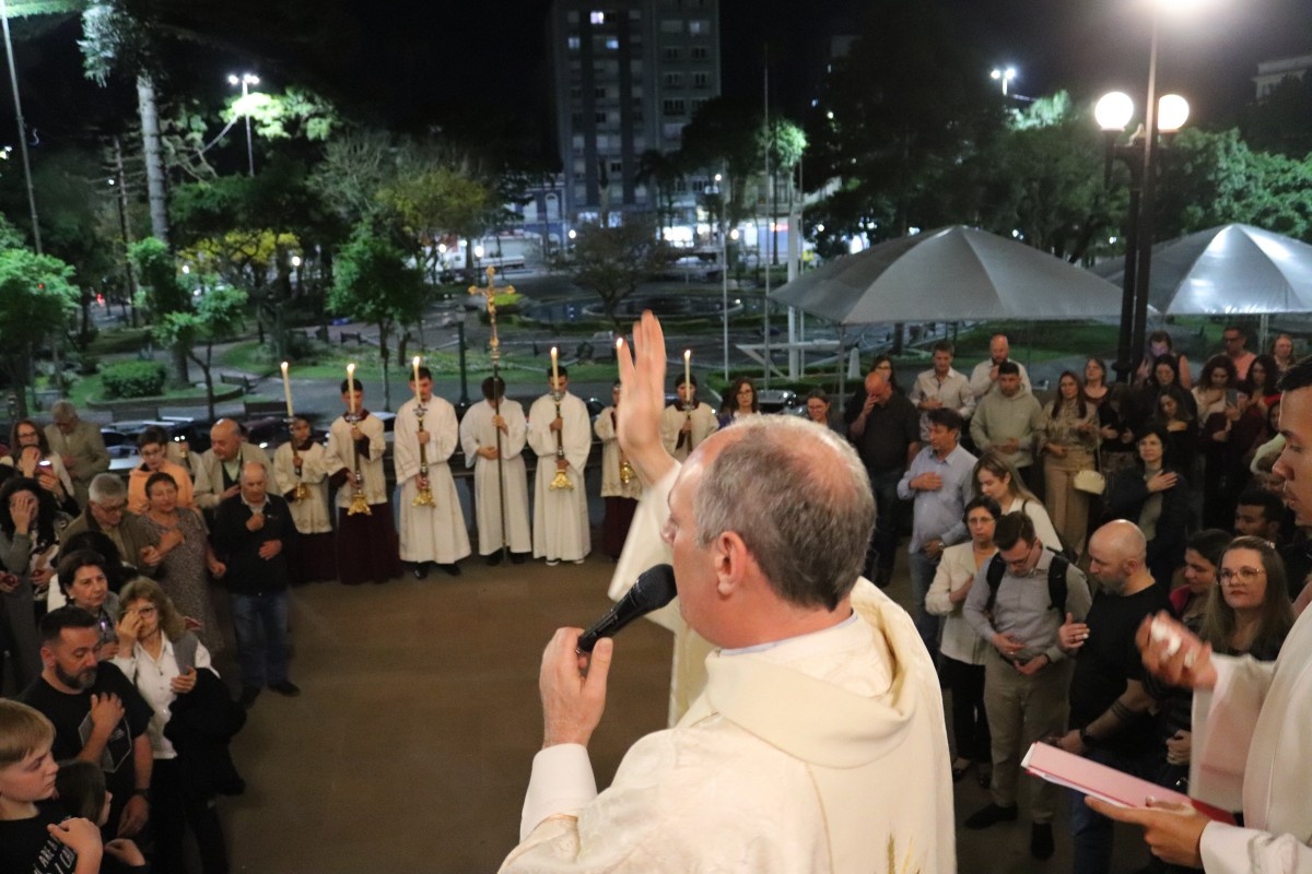 Bênção à cidade de Caxias do Sul marca a conclusão dos festejos de Santa Teresa D'Ávila 2025 na Catedral
