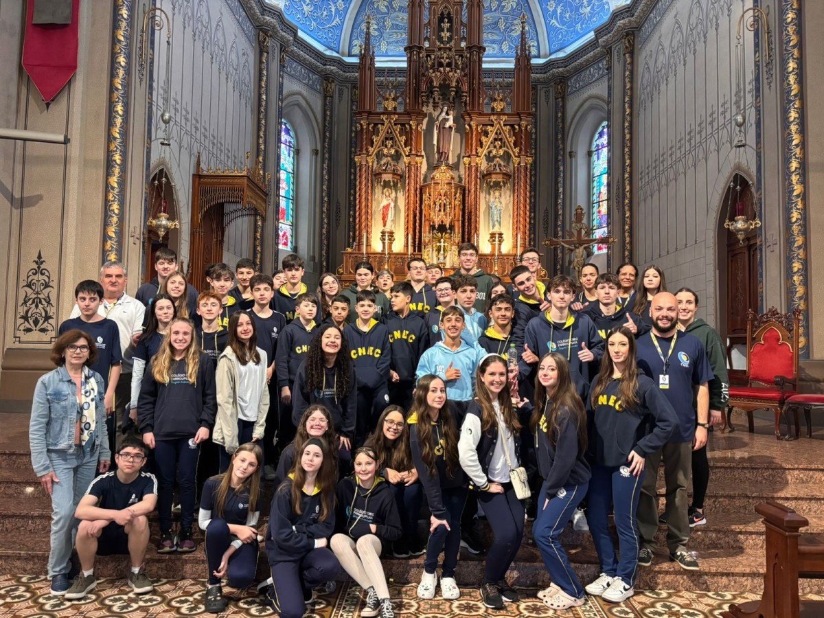 Estudantes do Colégio CNEC Farroupilha Angelo Antonello visitam a Catedral Diocesana de Caxias do Sul