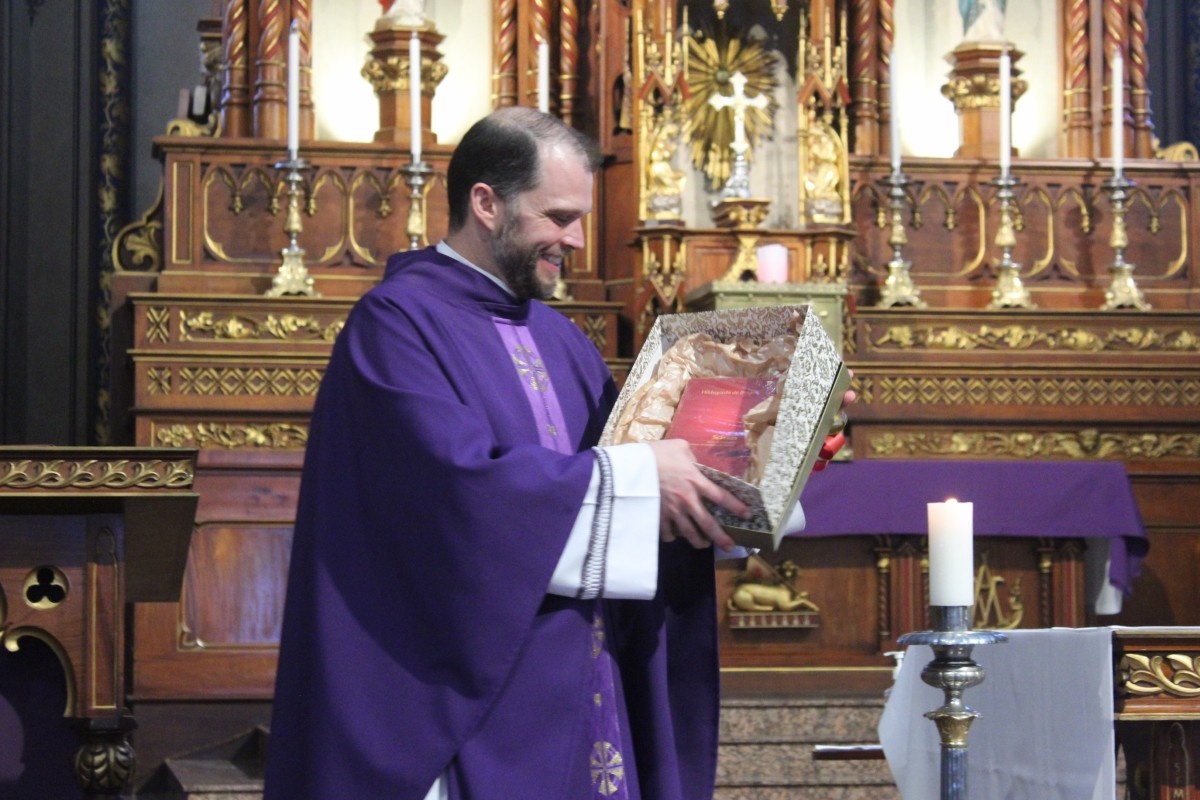 Catedral Diocesana de Caxias se reúne para celebrar a vida do vigário paroquial, padre Tiago Camozzato