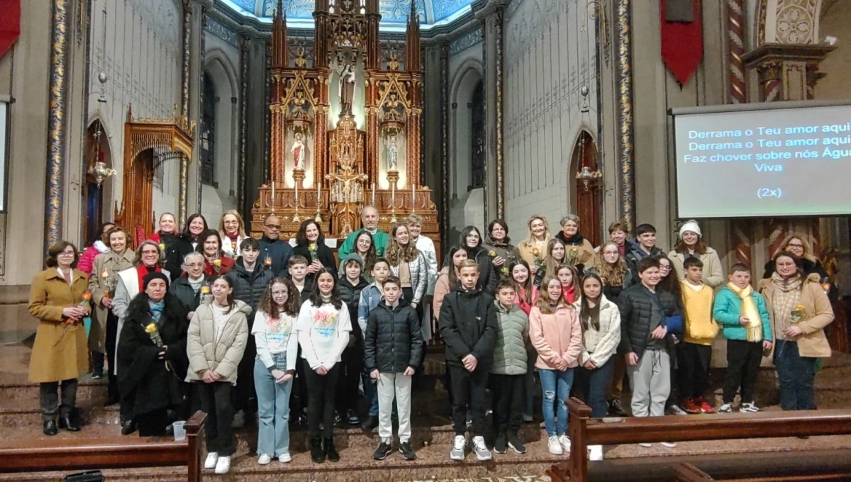 Jovens que serão crismados em 2024 celebram o "Rito da Libertação", na Catedral de Caxias do Sul