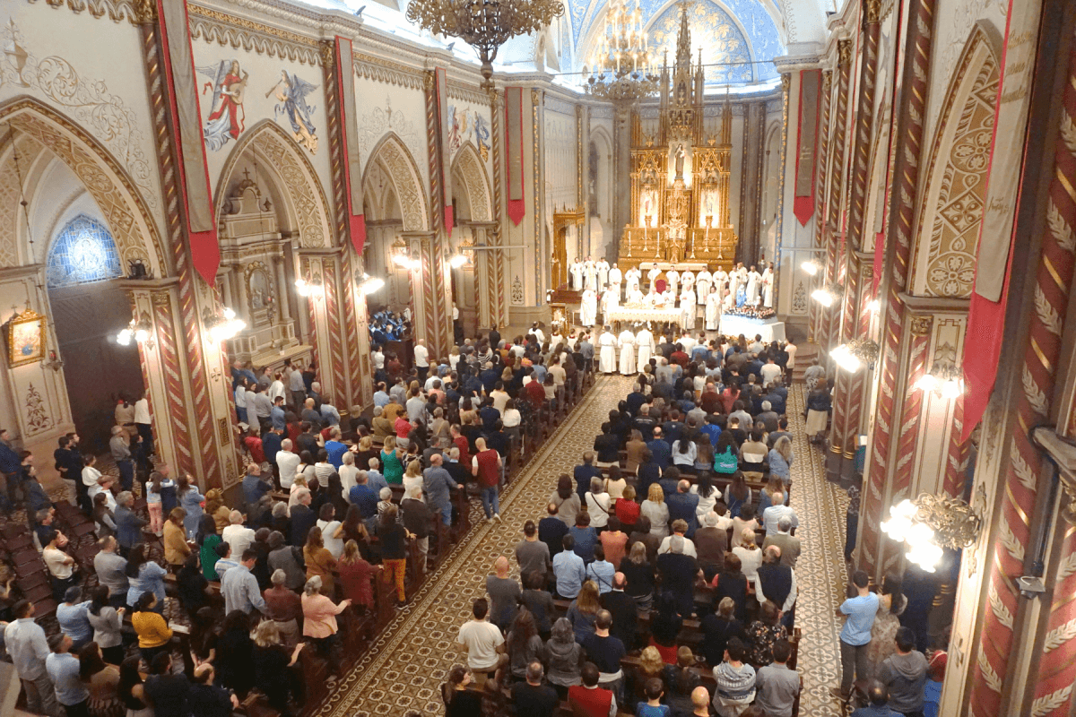 Diocese de Caxias do Sul celebra 90 anos de criação com visita da imagem de Caravaggio e Catedral lotada