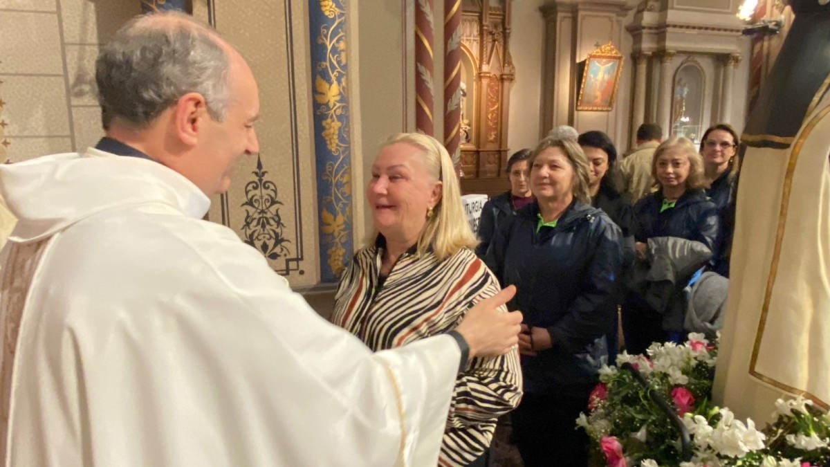 Missa festiva de Santa Teresa D'Ávila tem homenagem e bênção aos professores, na Catedral Diocesana