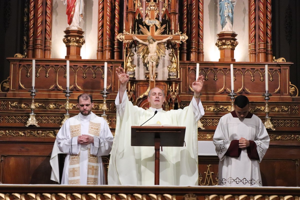 Paróquia da Catedral de Caxias do Sul se reúne para celebrar a vida do pároco, padre Volnei Vanassi