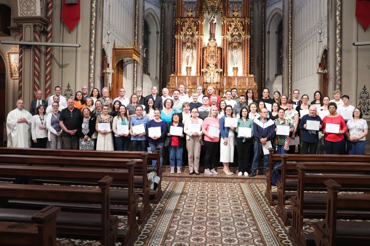 Missa na Catedral Diocesana marca conclusão do Curso de Teologia e Bíblia da Região Pastoral de Caxias do Sul 2023-2024