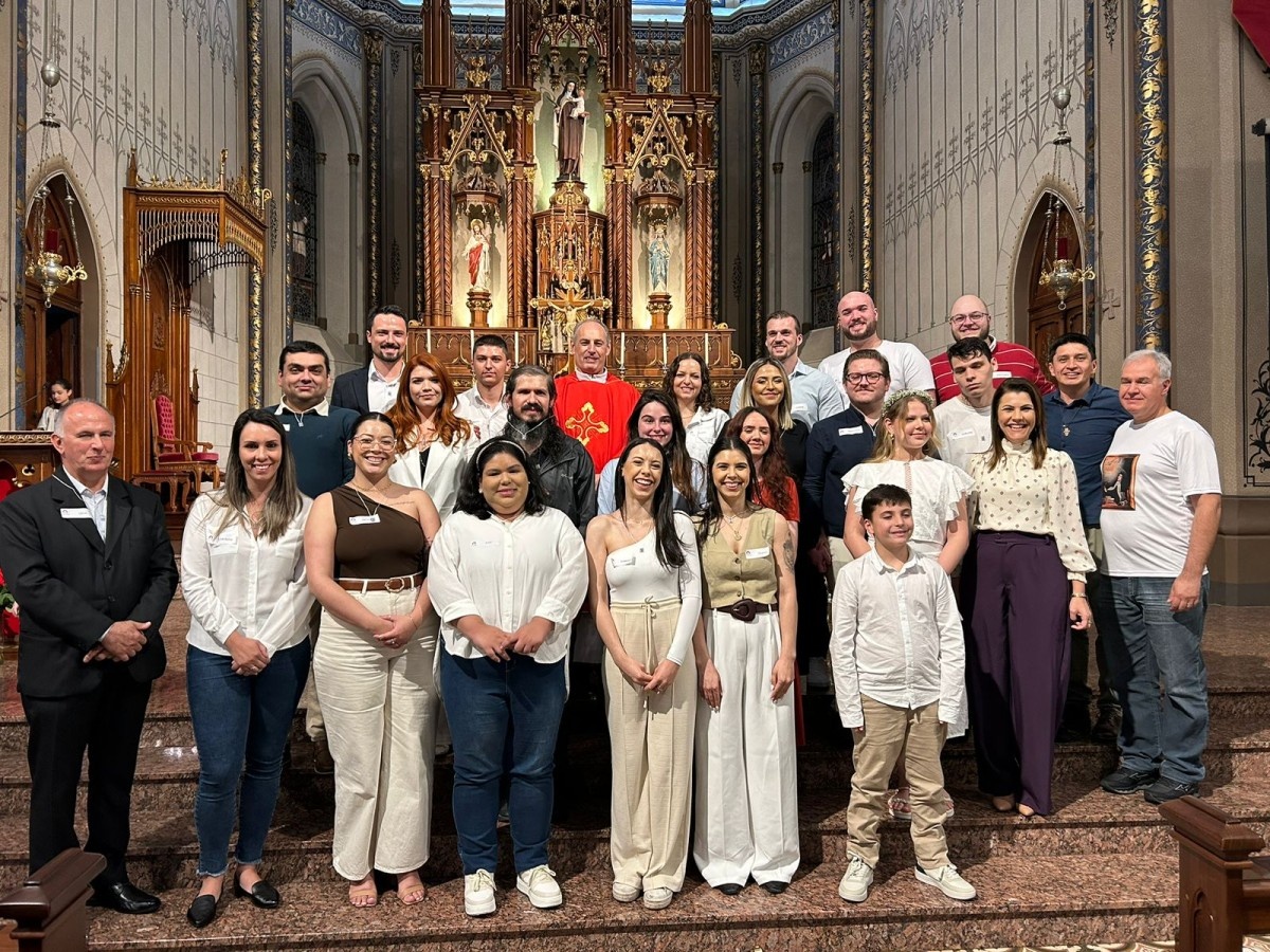 Catedral de Caxias celebra os sacramentos da Iniciação à Vida Cristã de adultos