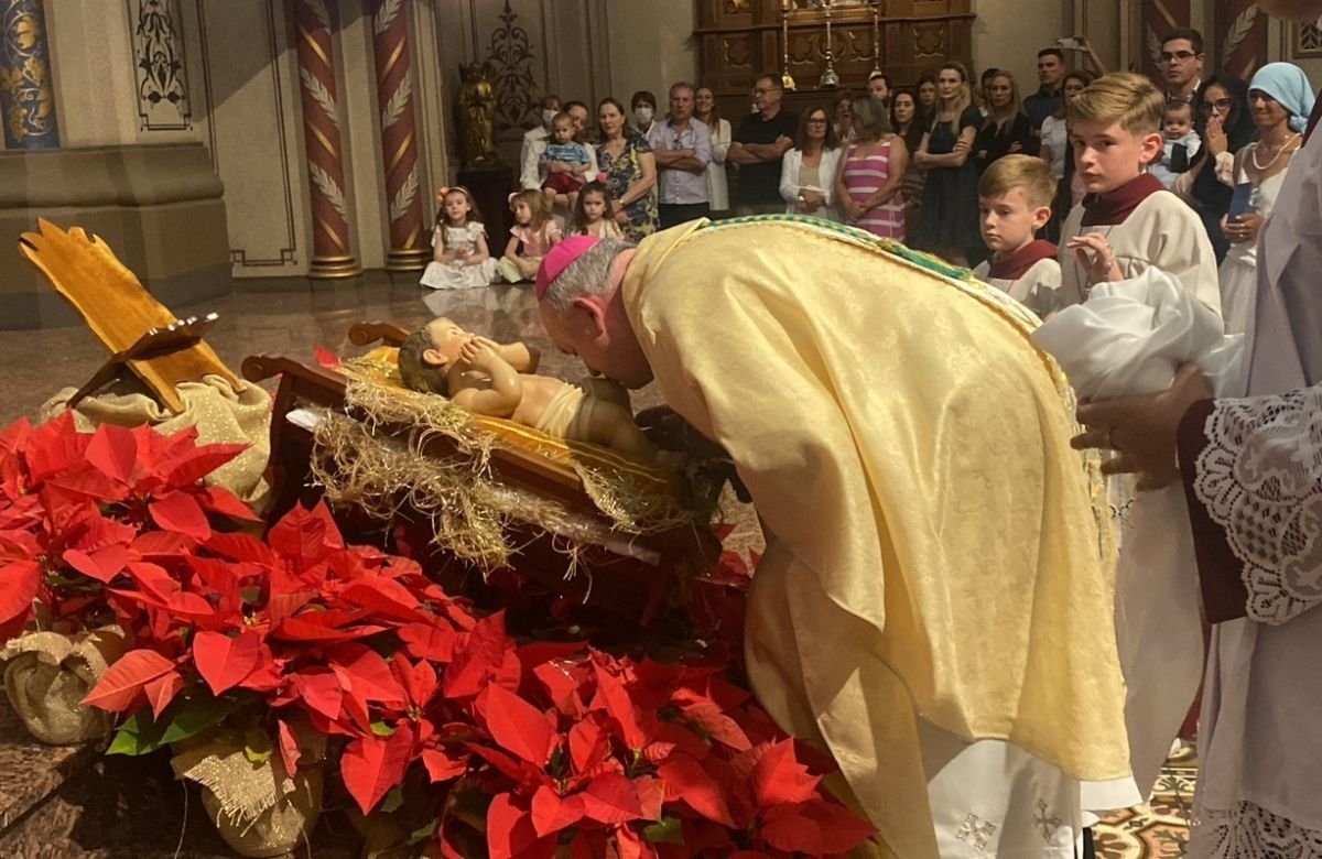 Foto de capa da notícia Dom José Gislon na Missa da Noite de Natal na Catedral de Caxias: "O Natal é a festa da família"