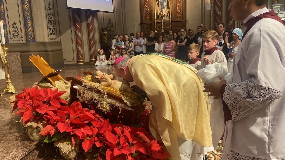 Dom José Gislon na Missa da Noite de Natal na Catedral de Caxias: "O Natal é a festa da família"