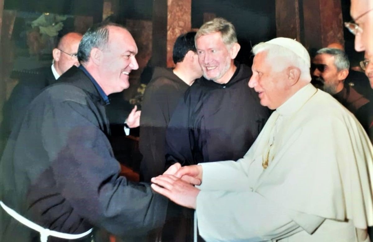 Foto de capa da notícia Nota de Falecimento: Papa Emérito Bento XVI