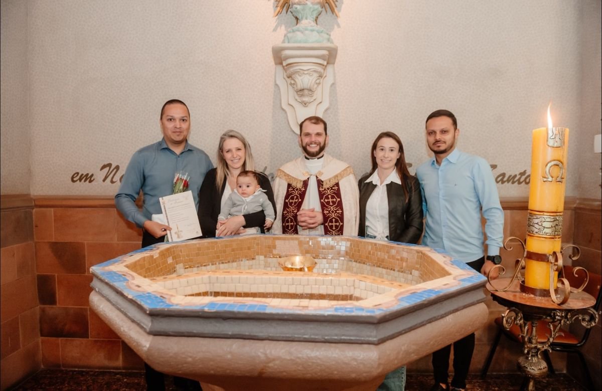 Foto de capa da notícia Oito novos batizados são acolhidos pela Igreja Católica, na Catedral de Caxias, no  mês de abril