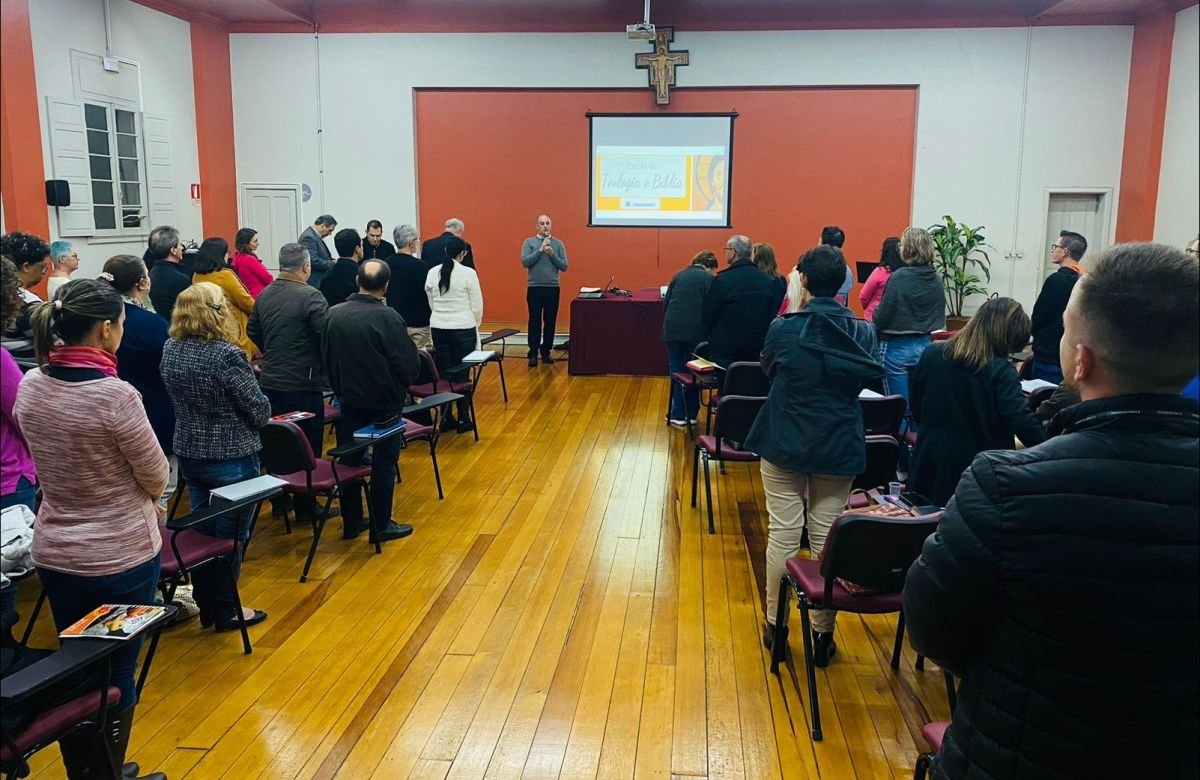 Foto de capa da notícia Aula inaugural marca início das atividades da Escola de Teologia e Bíblia de Caxias do Sul