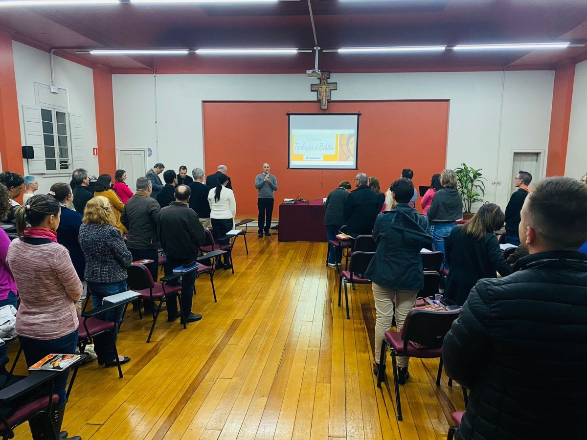 Aula inaugural marca início das atividades da Escola de Teologia e Bíblia de Caxias do Sul