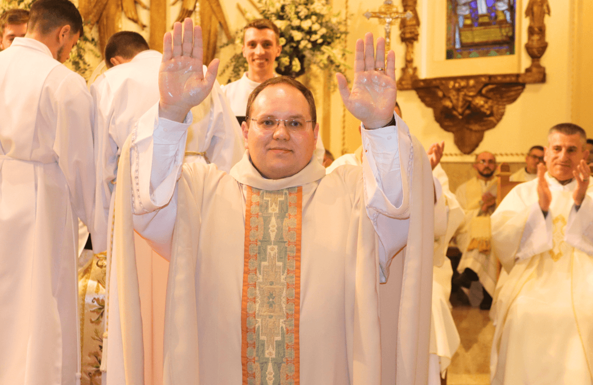 Foto de capa da notícia Em Missa solene, Cristian Fabiani é ordenado padre da Diocese de Caxias do Sul