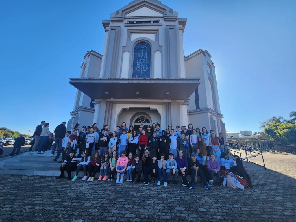 Catequizandos da Eucaristia 2 da Catedral de Caxias visitam e conhecem o Santuário de Caravaggio, em Farroupilha