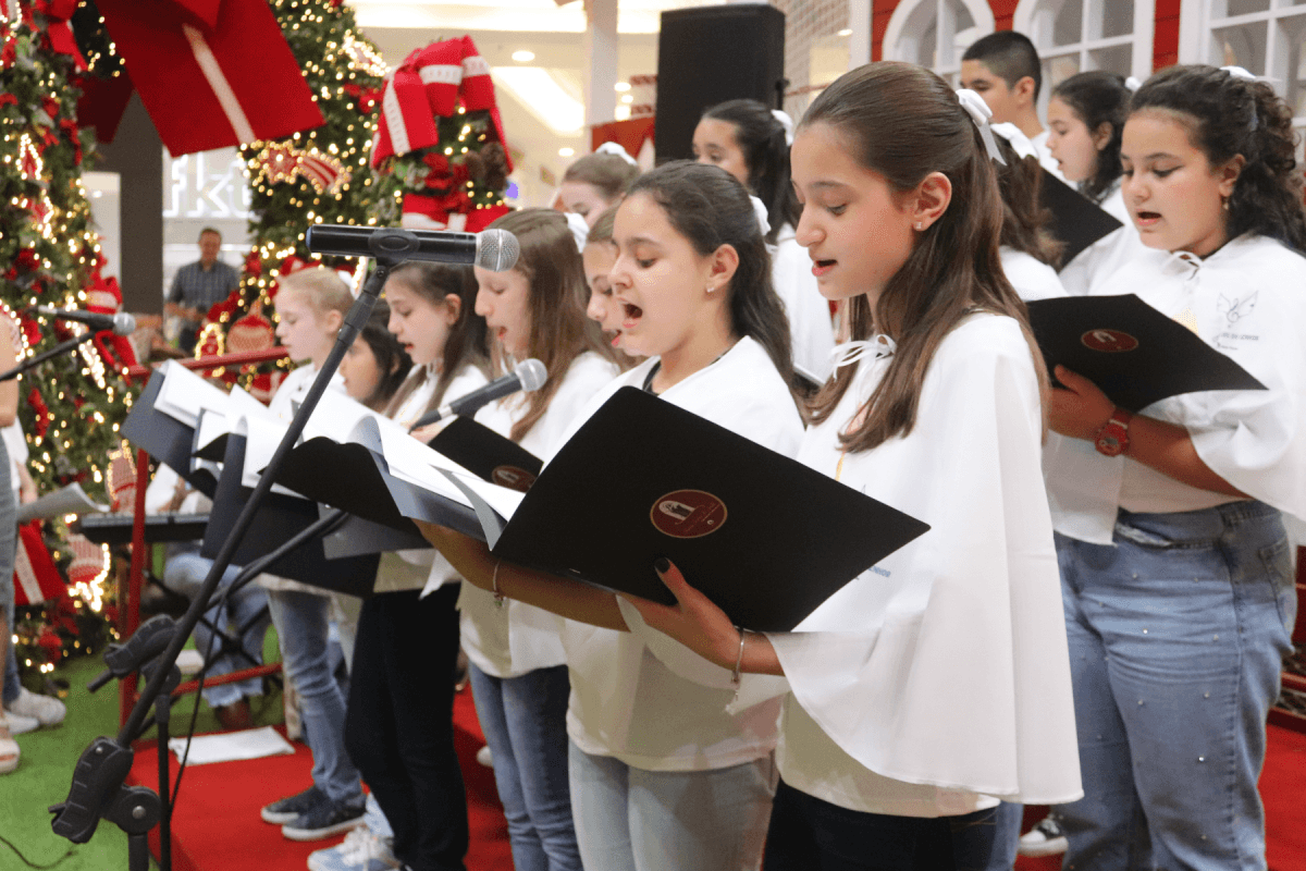 Coral Anjos do Senhor, da Catedral de Caxias, apresenta canções natalinas no Shopping Villagio Caxias